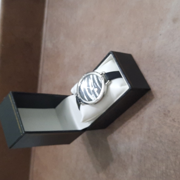 Watch with leather lace , black and sparkle silver, 8 gems instead of numbers - Picture 3 of 9